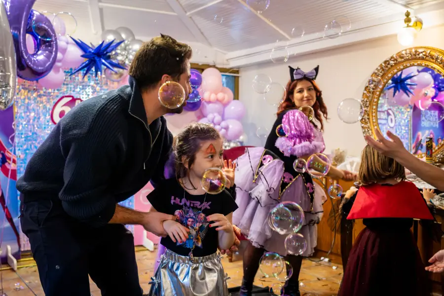 Her yaşa uygun bubble show partisi İstanbul - Köpük gösterisi ve eğlence organizasyonu - Best Event